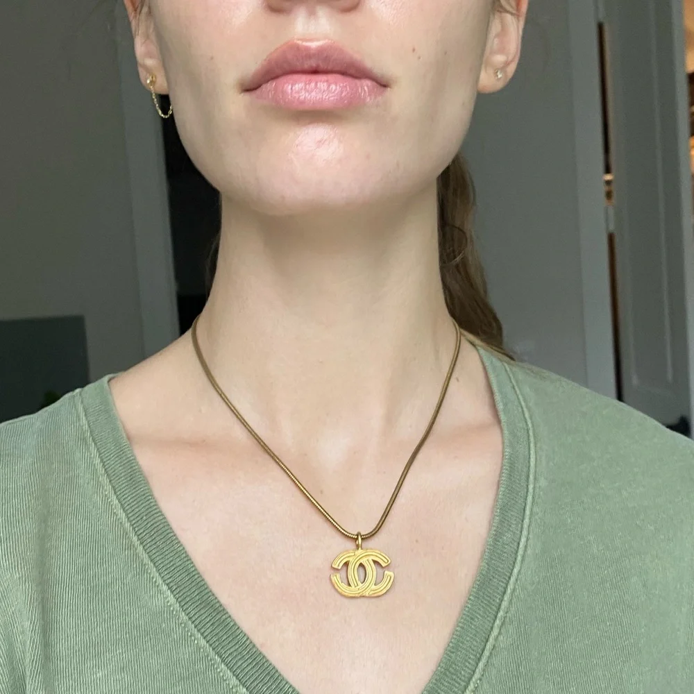 Gold-tone Chanel CC pendant necklace - Picture 4 of 12